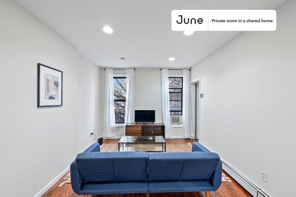 Building Photo - Room in Shared 3 bed/1 bath home