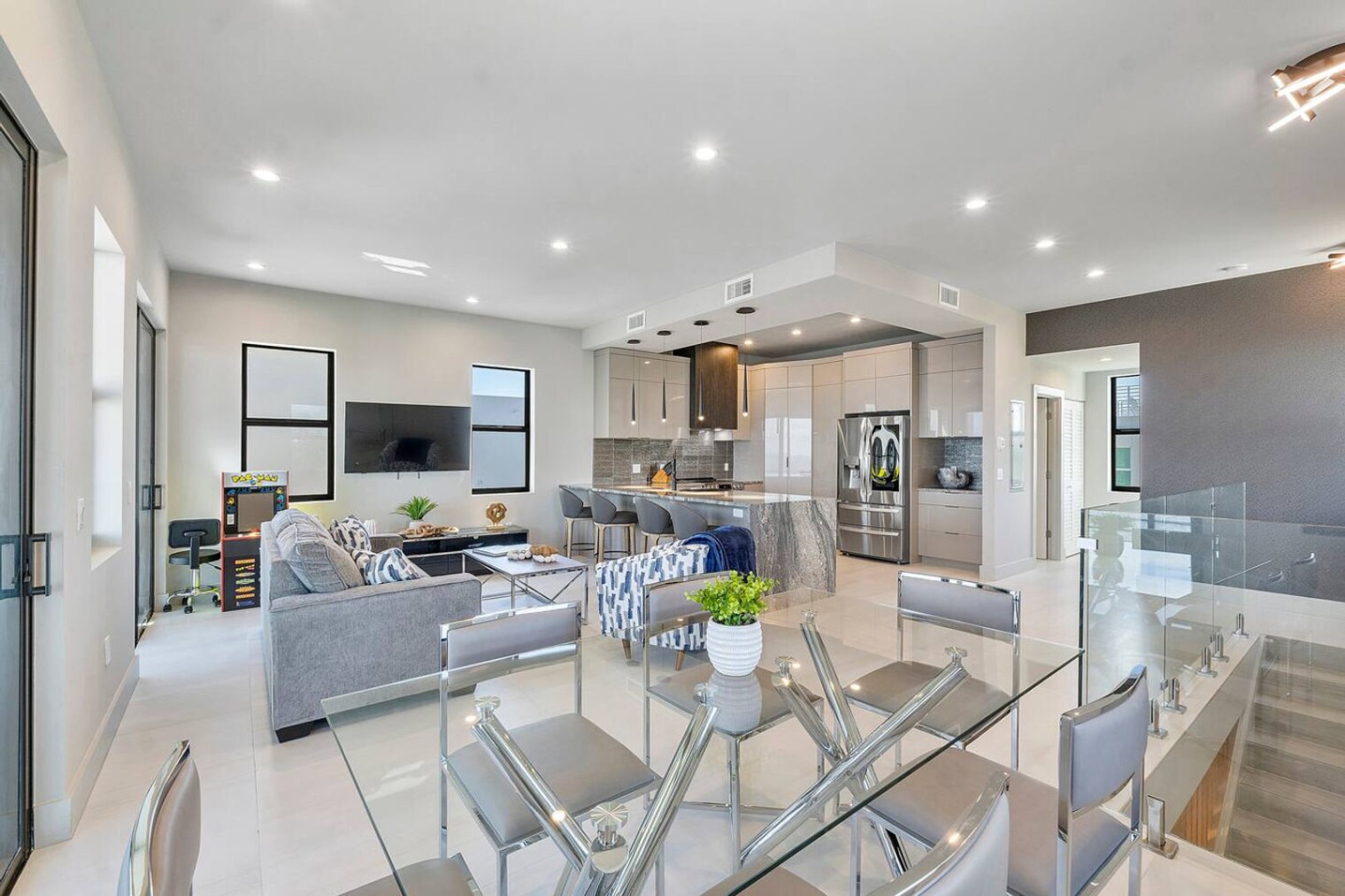 Building Photo - 99 Seaside Ave