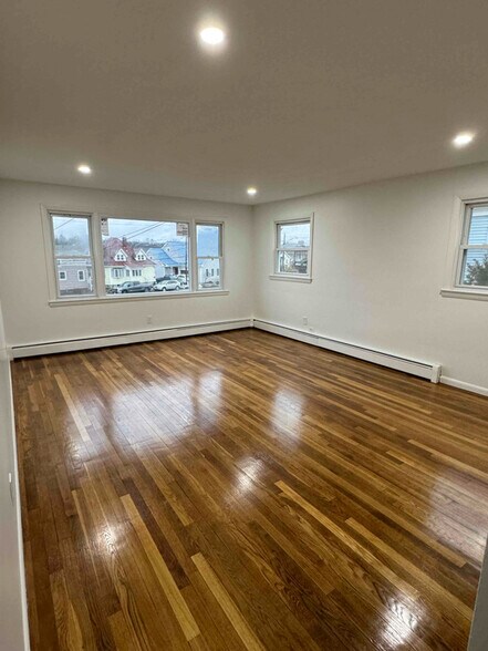 Building Photo - 130 Lake Ave