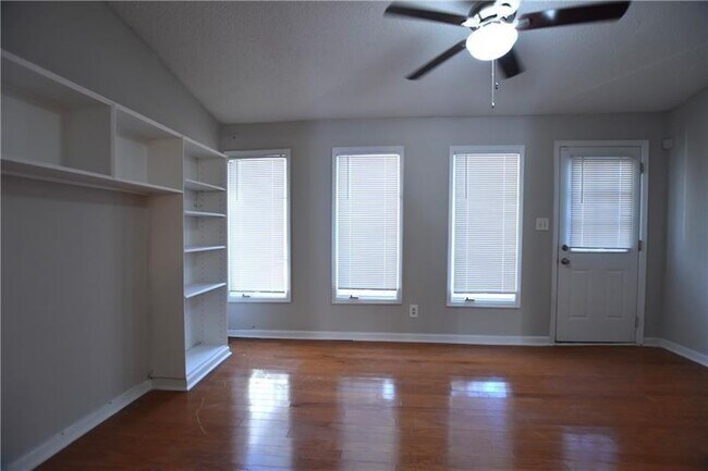 Building Photo - 2125 Fairways Ct