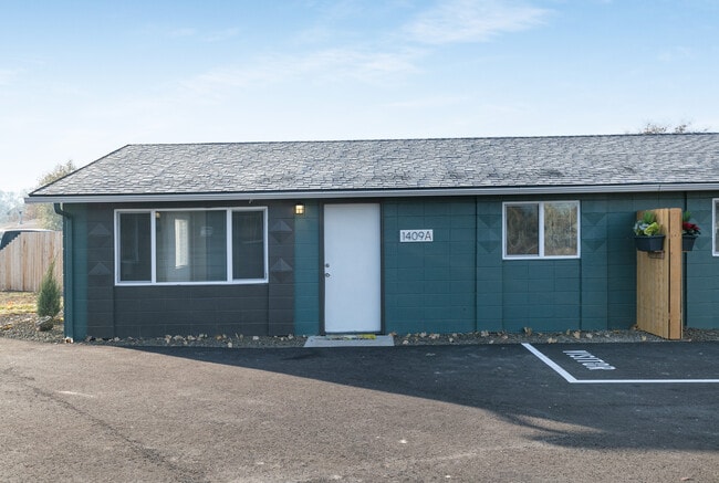 Primary Photo - 1409 Missoula Way