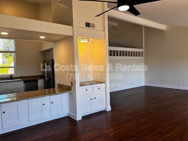 Building Photo - 2204 Plaza De Las Flores Plz