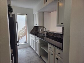 Building Photo - 10075 Westpark Dr