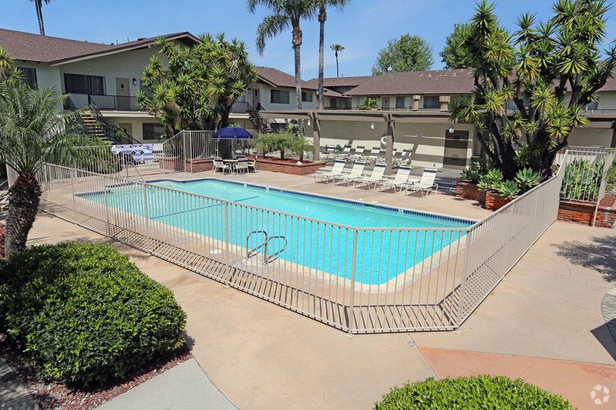 Sierra West Apartments 2441 W Lincoln Ave Anaheim CA 92801