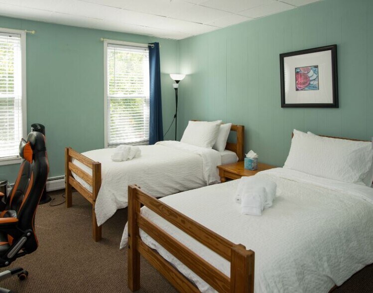 Building Photo - 42 Everett St