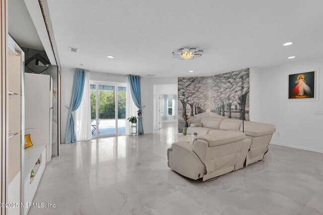 Building Photo - 147 Holly Forest Dr