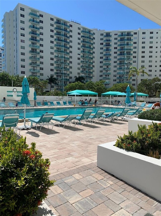 Building Photo - 3725 S Ocean Dr
