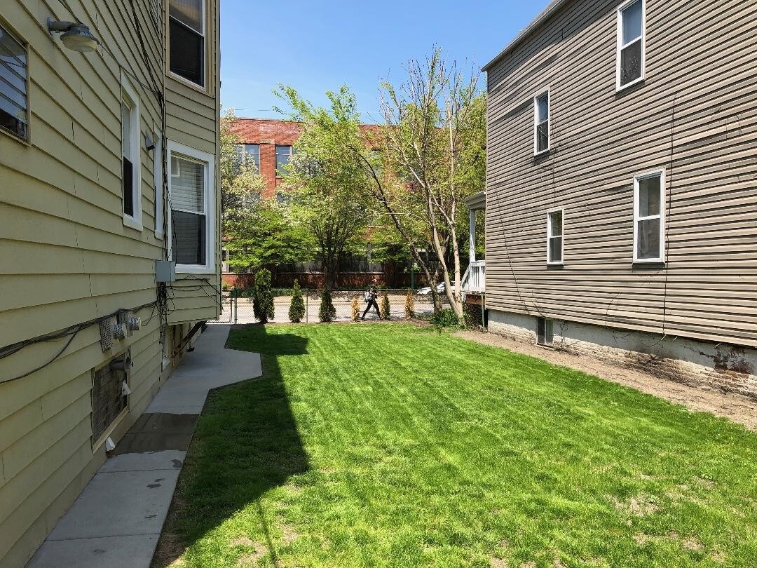 Building Photo - 1709 Irving Park W Rd