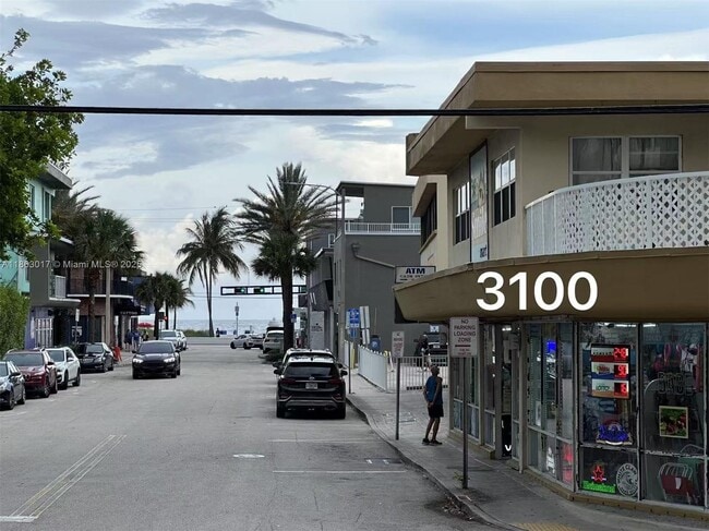 Building Photo - 3100 NE 9th St
