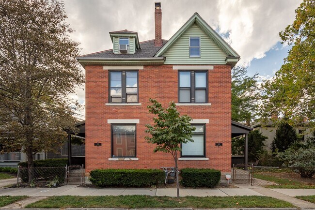 Building Photo - 853-857 Hamlet St.