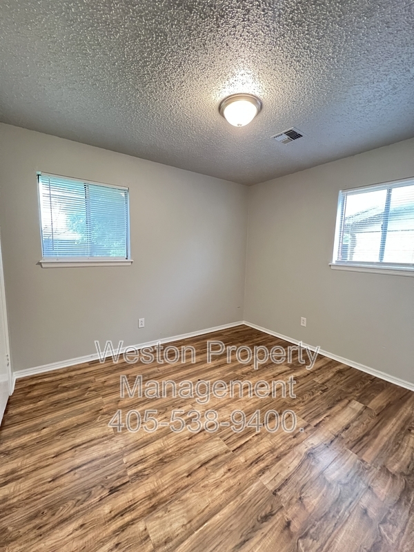 Building Photo - 2909 SW 65th Pl