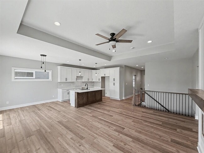 Building Photo - 2935 Lake Hill Dr