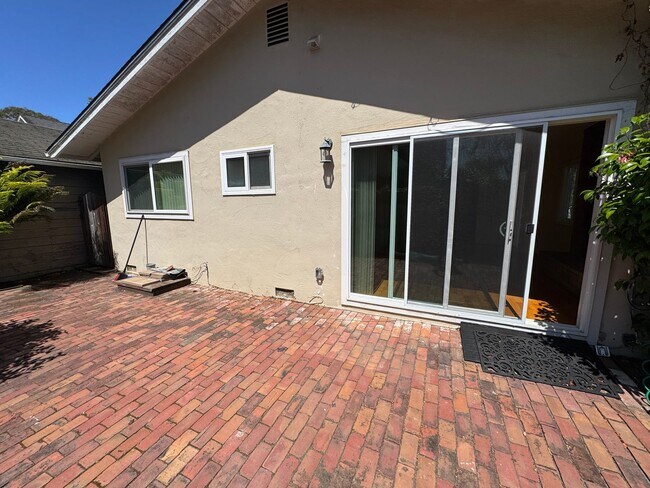 Building Photo - 939