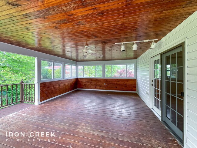Building Photo - Spacious Three-Bedroom on a Beautiful Lot ...