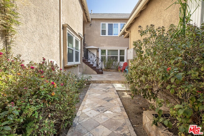 Building Photo - 8517 Pickford St