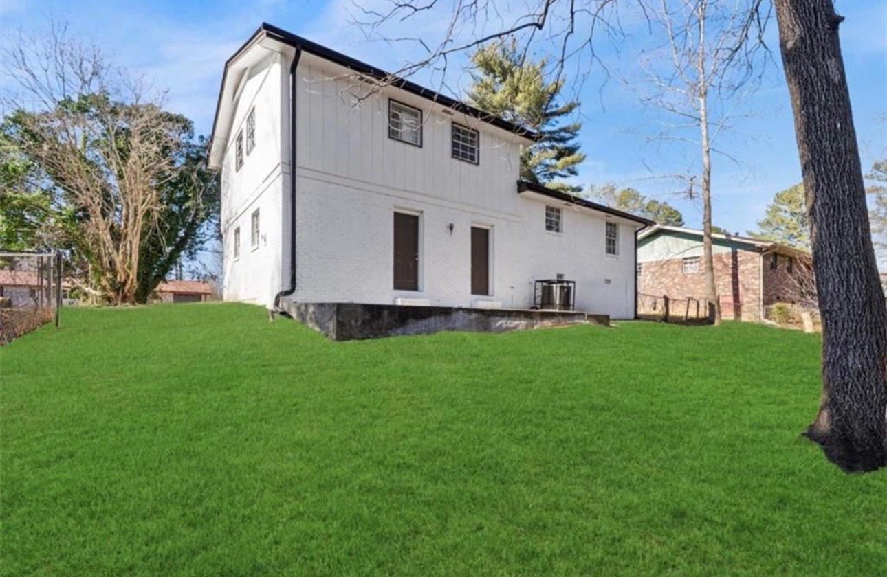 Building Photo - 3800 Leisure Ln