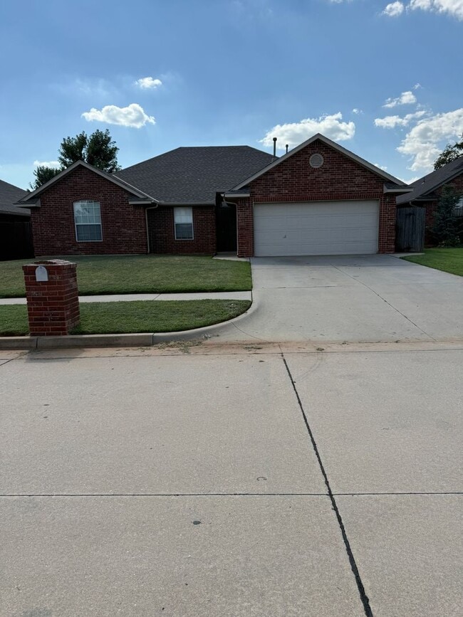 Building Photo - 716 Eastridge Dr