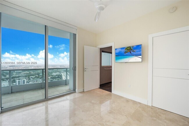 Building Photo - 900 Biscayne Blvd