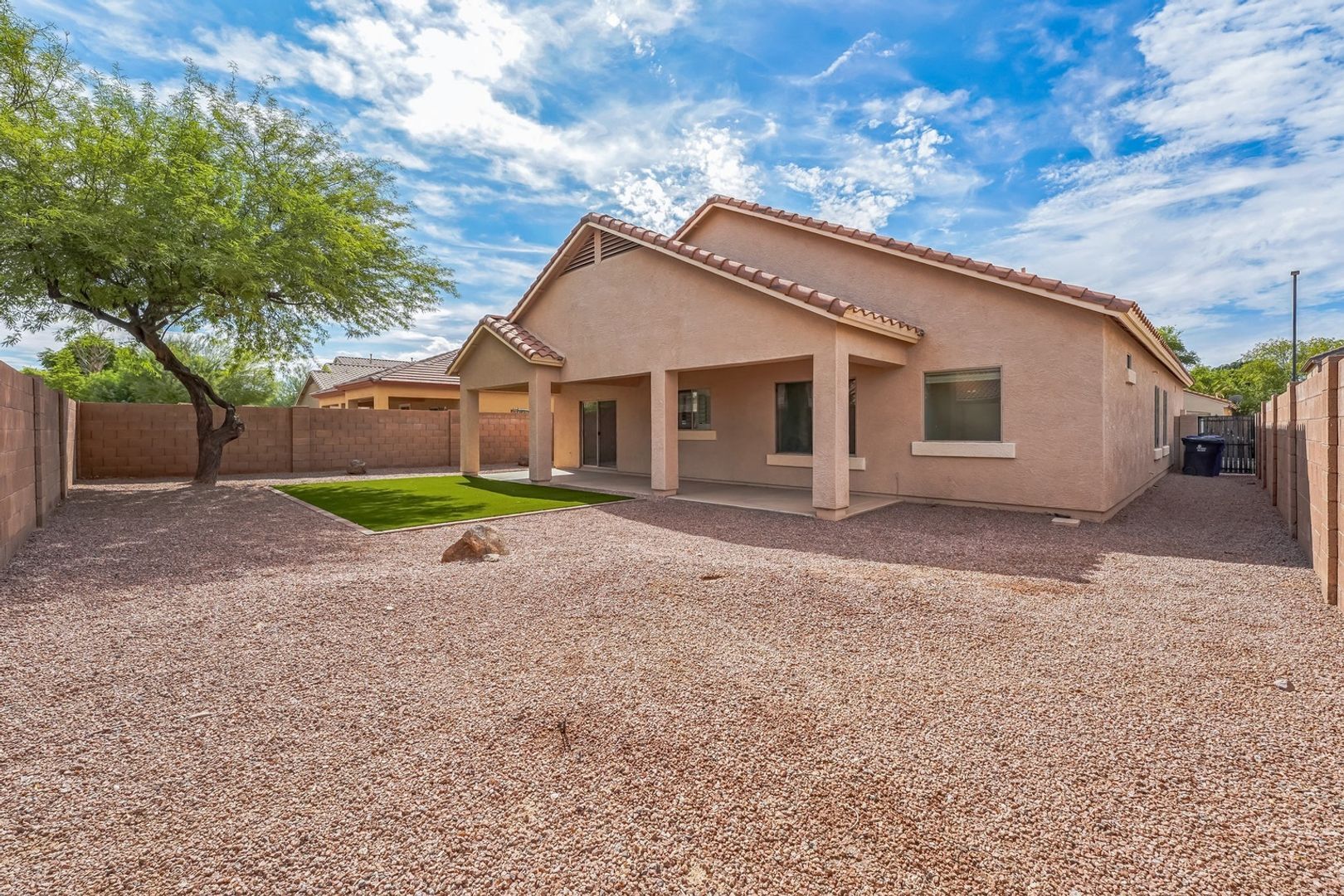 Building Photo - 1268 E Birdland Dr