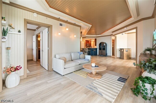 Building Photo - 2825 Palm Beach Blvd