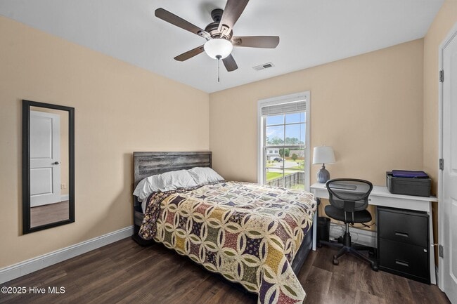 Building Photo - 300 Onyx Ct