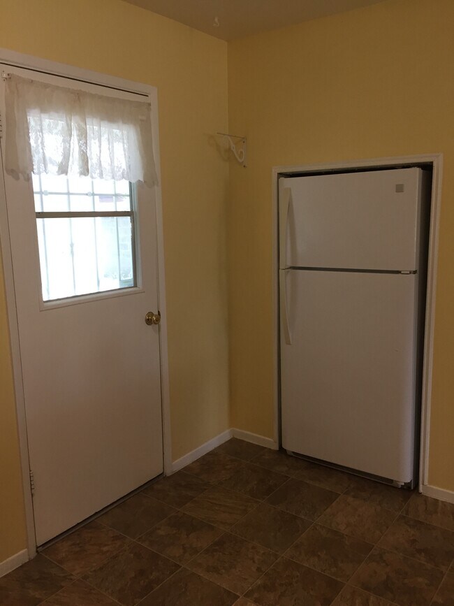 Building Photo - 1033 S 5th St