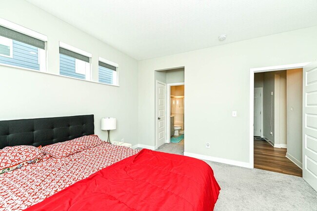 Building Photo - 9904 Delmore Dr