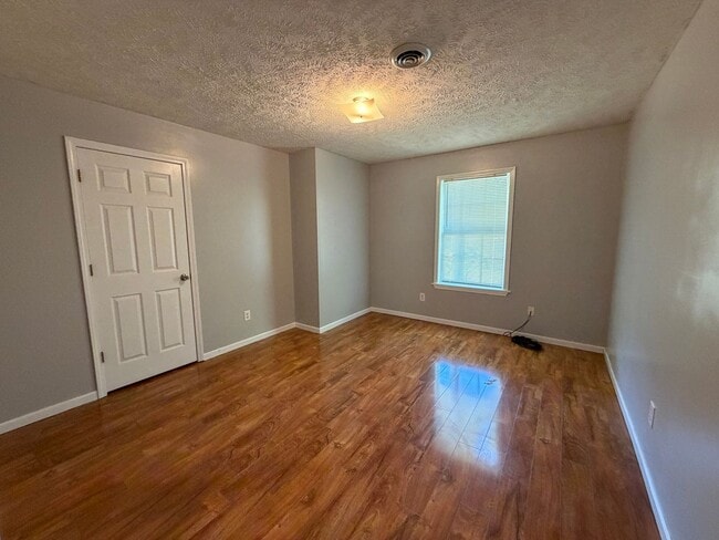 Building Photo - 3-Bedroom Home in Quiet Neighborhood Located in St. Robert, MO!