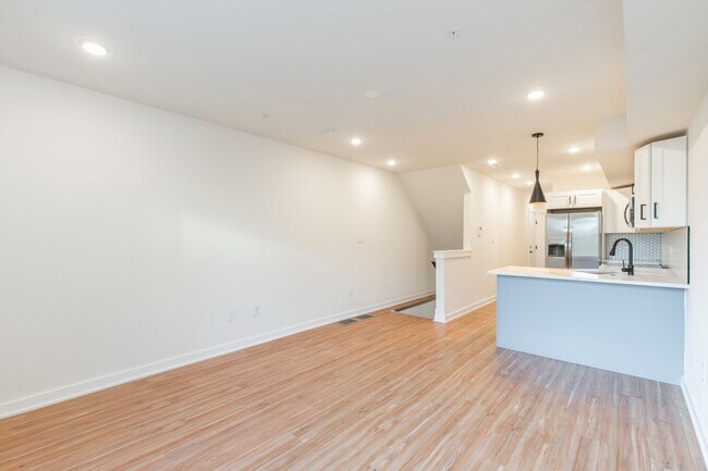 Primary Photo - 810 W Norris St