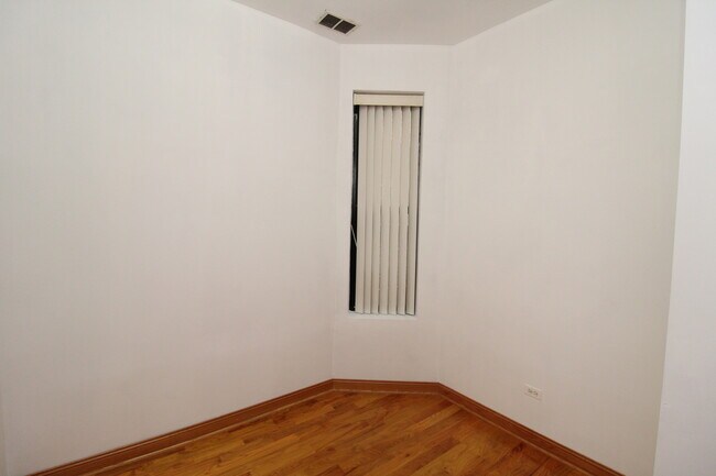 Building Photo - 1335 W Huron St