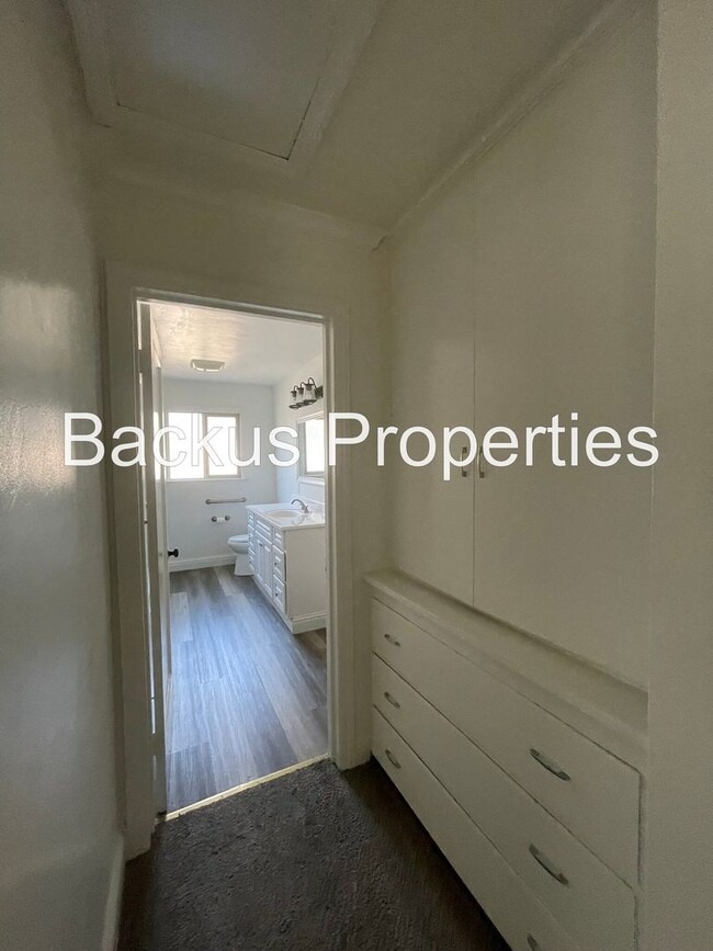 Building Photo - Wonderful one level home in South Salinas