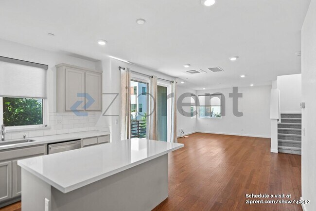 Building Photo - 5876 Cadence Ave