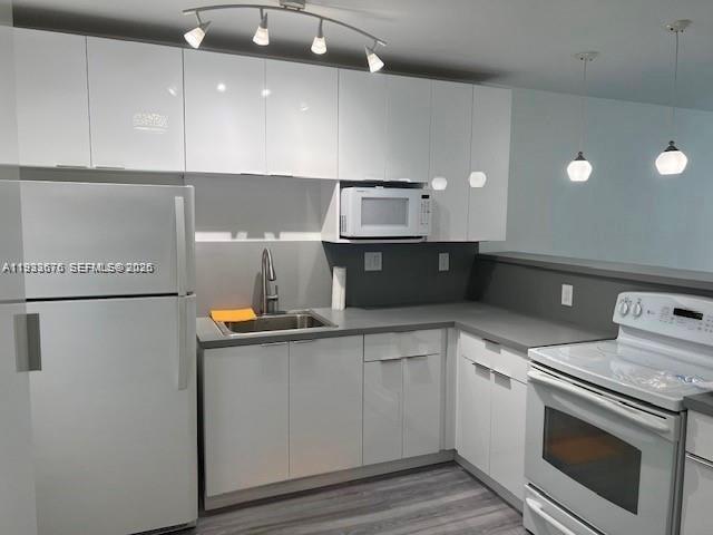 Building Photo - 1600 NE 114th St