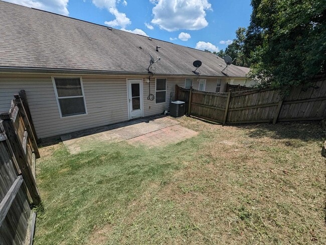 Building Photo - 2410 Quazar Cir