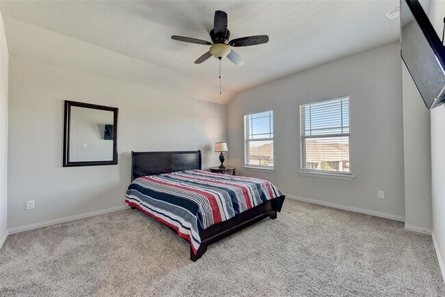 Building Photo - 222 Eagle Ford Dr