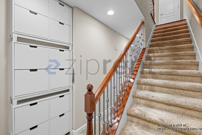 Building Photo - 137 Burbank St