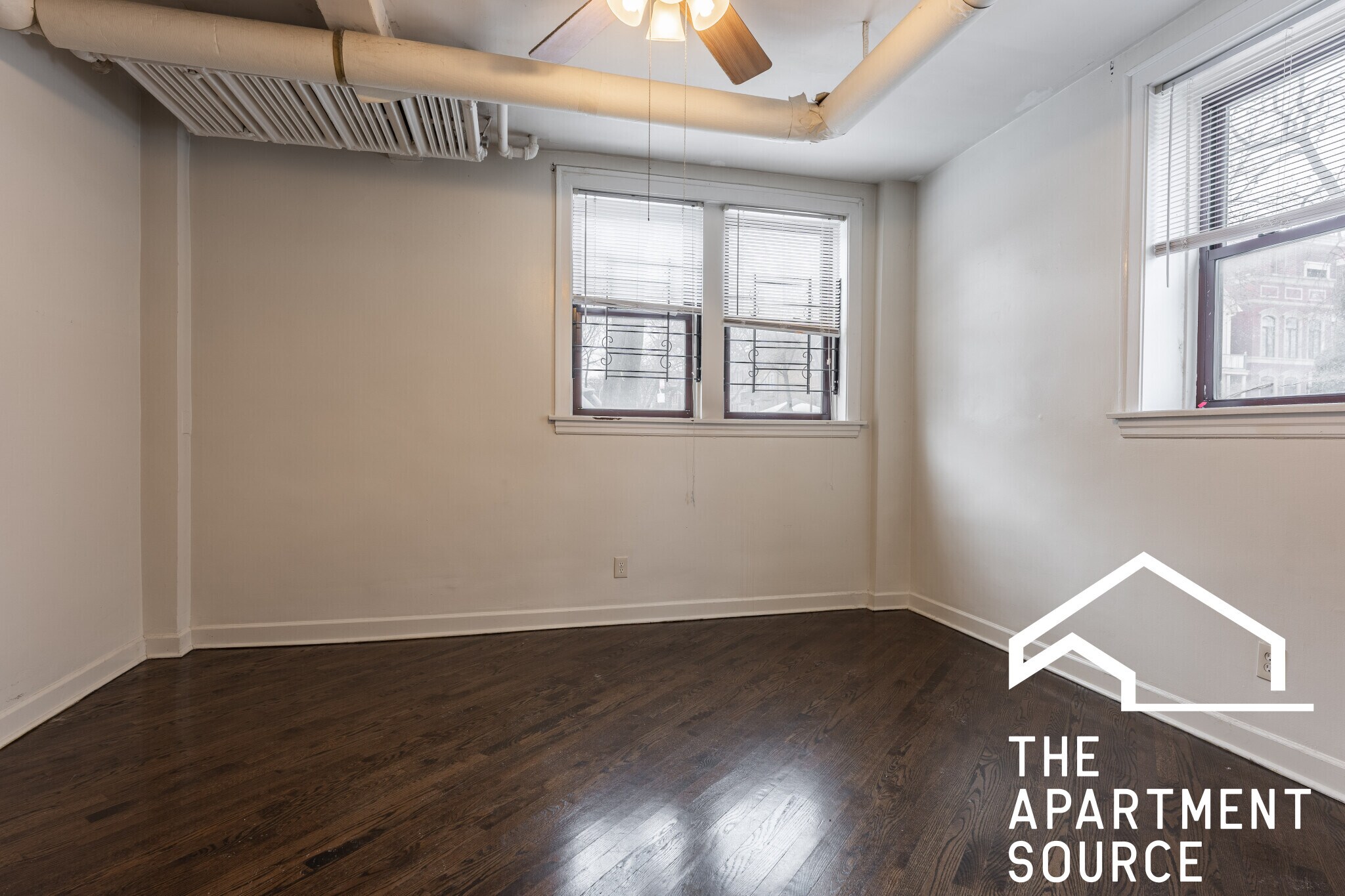 Building Photo - 3321 N Lakewood Ave