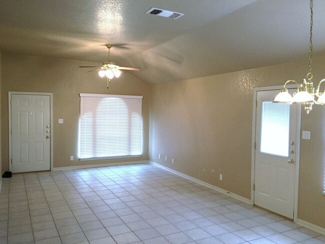 Building Photo - Charming 2 Bed / 2 Bath Duplex in Killeen ...