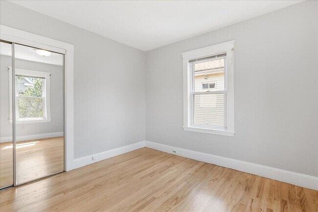 Building Photo - 16 Glenrose Rd