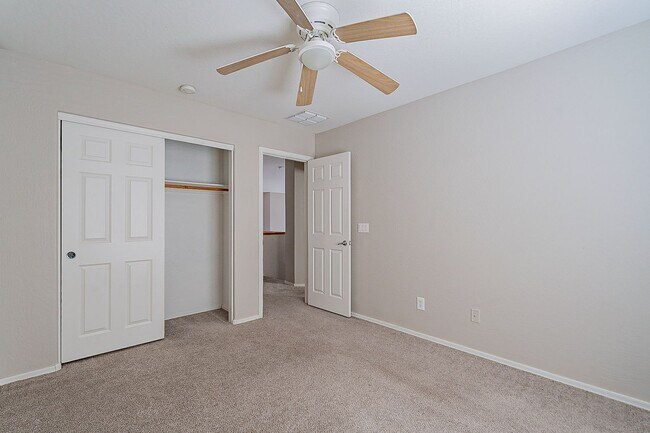 Building Photo - large 3 bedroom home for rent