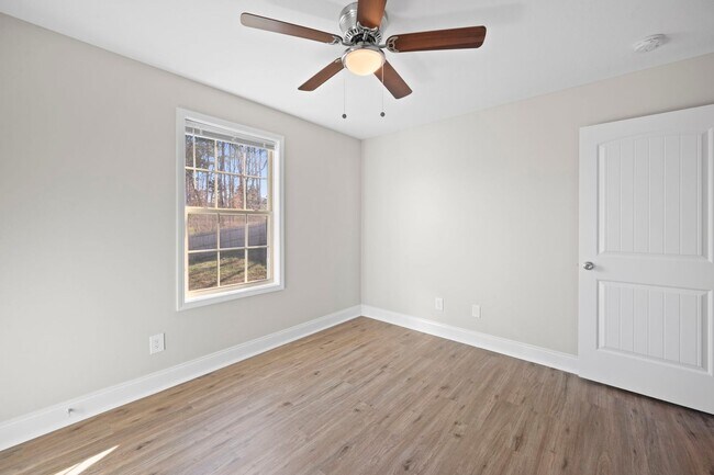 Building Photo - 1385 Sussex Dr