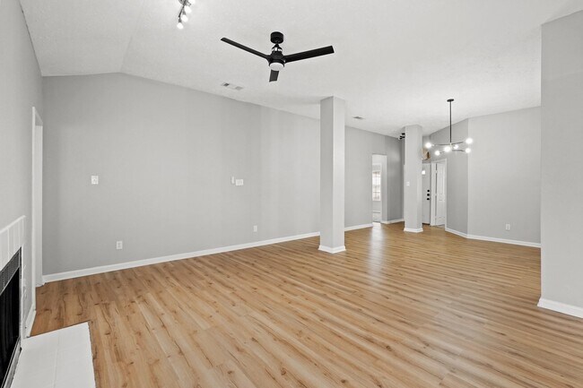 Building Photo - 7215 Trogon Ln