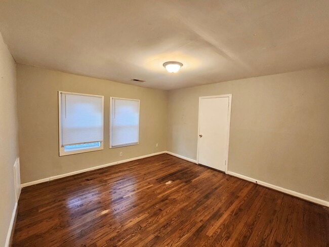 Building Photo - 120 Roebuck Dr