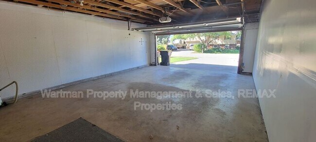 Building Photo - 6853 Duke Dr