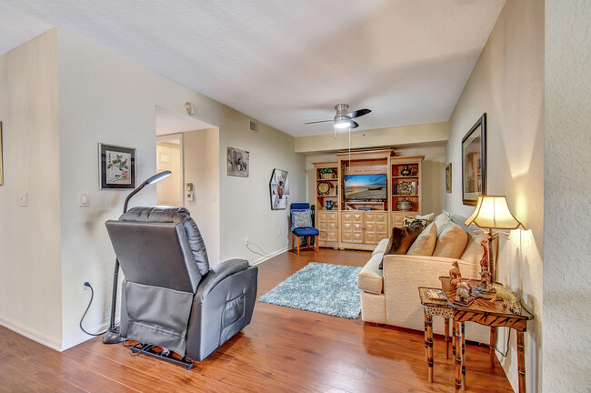 Building Photo - 5842 Crystal Shores Dr