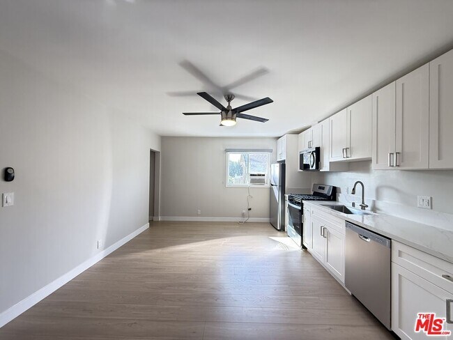 Building Photo - 1505 Cochran Ave