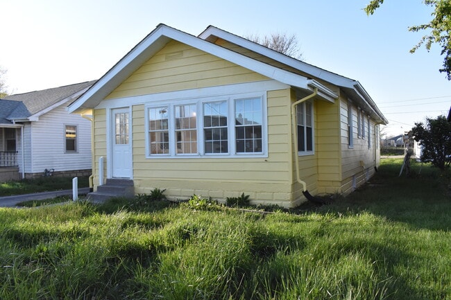 Primary Photo - 416 E 31st St