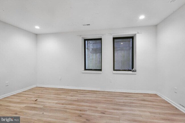Building Photo - 385 Martin St