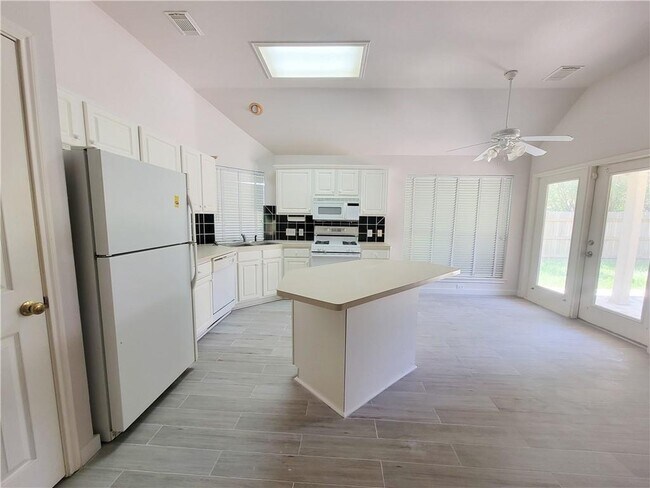 Building Photo - 1709 Autumn Fire Dr
