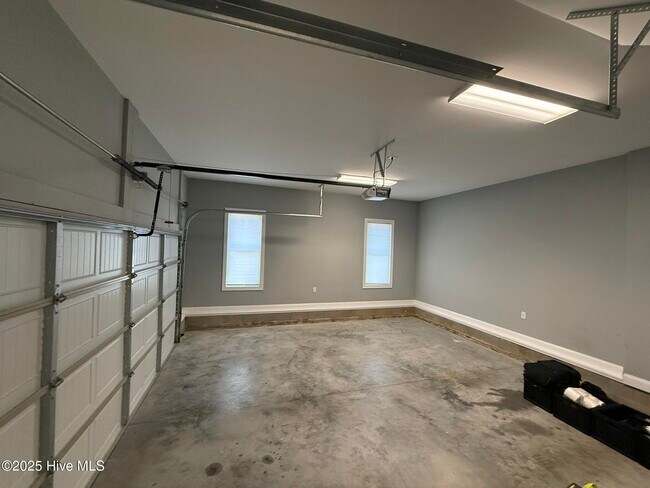 Building Photo - 175 Skyline Manor Rd